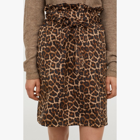 H&M Dresses & Skirts - NWT H&M Paper bag skirt